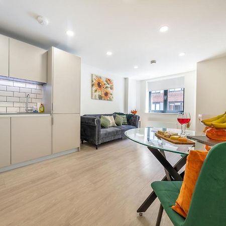 Luxury One Bedroom Serviced Apartment In The Heart Of Bedford Esterno foto