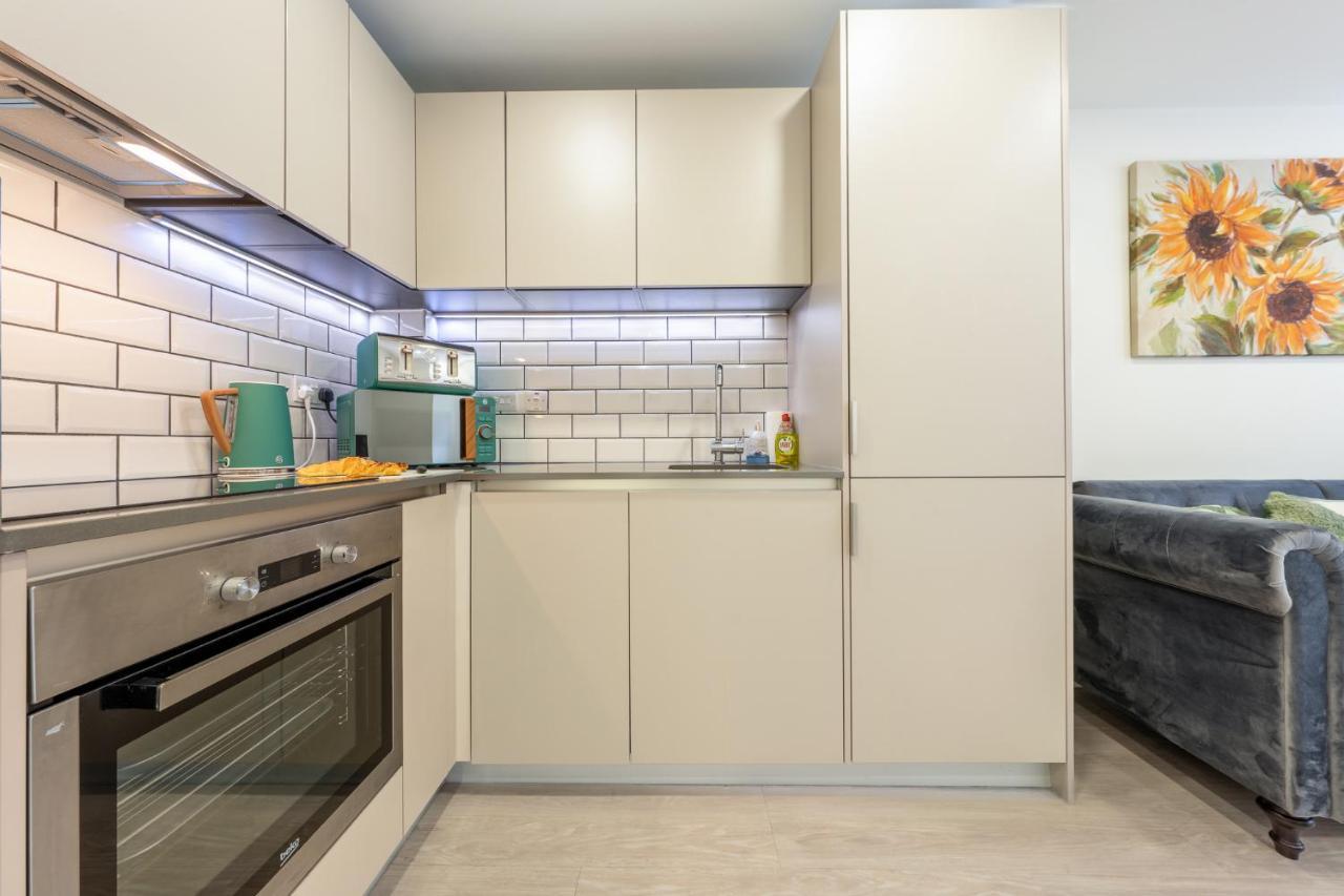 Luxury One Bedroom Serviced Apartment In The Heart Of Bedford Esterno foto