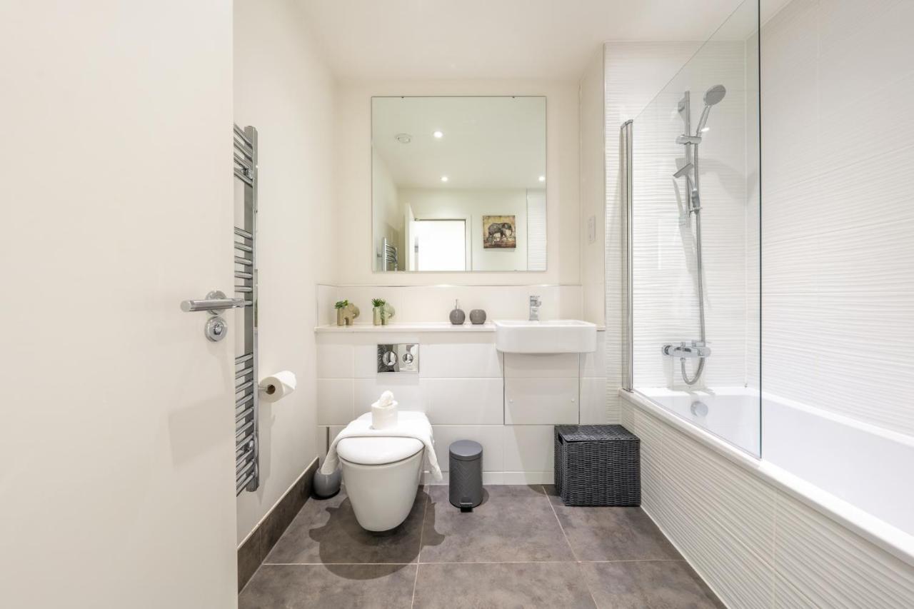 Luxury One Bedroom Serviced Apartment In The Heart Of Bedford Esterno foto