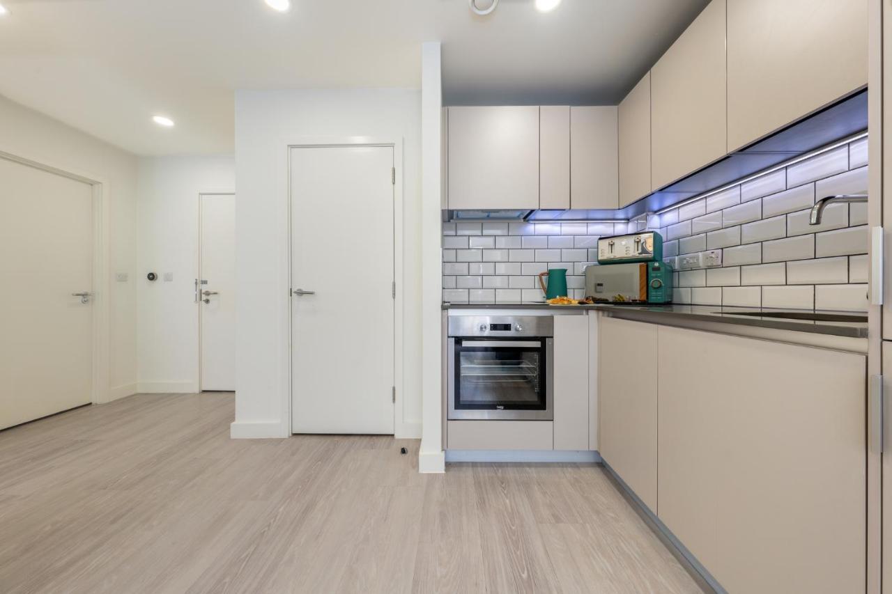 Luxury One Bedroom Serviced Apartment In The Heart Of Bedford Esterno foto