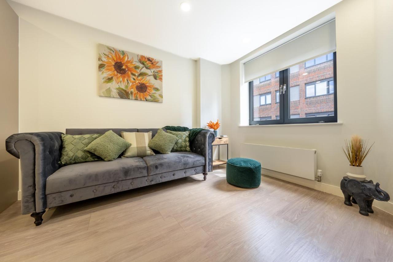 Luxury One Bedroom Serviced Apartment In The Heart Of Bedford Esterno foto