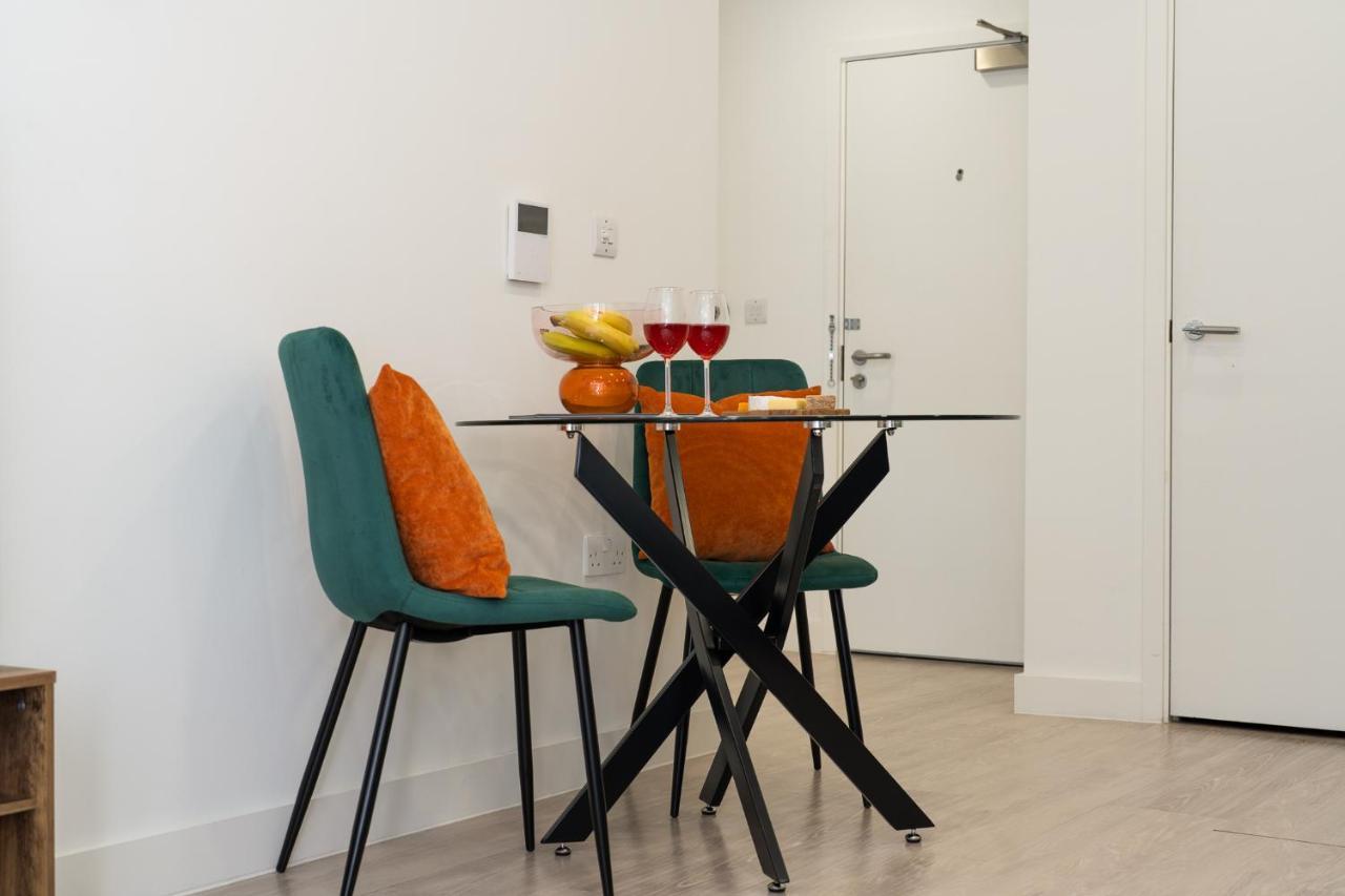 Luxury One Bedroom Serviced Apartment In The Heart Of Bedford Esterno foto