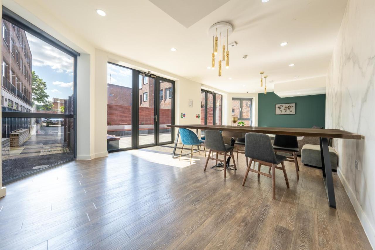 Luxury One Bedroom Serviced Apartment In The Heart Of Bedford Esterno foto