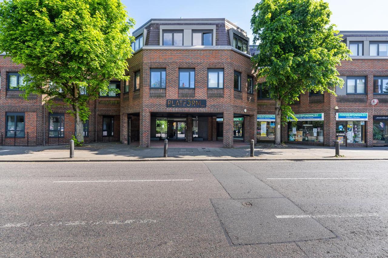 Luxury One Bedroom Serviced Apartment In The Heart Of Bedford Esterno foto
