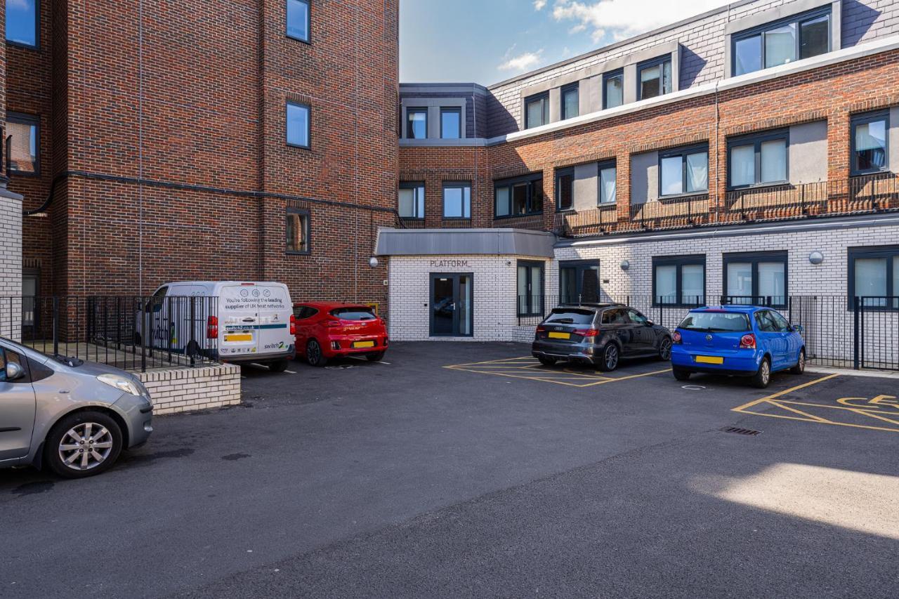 Luxury One Bedroom Serviced Apartment In The Heart Of Bedford Esterno foto