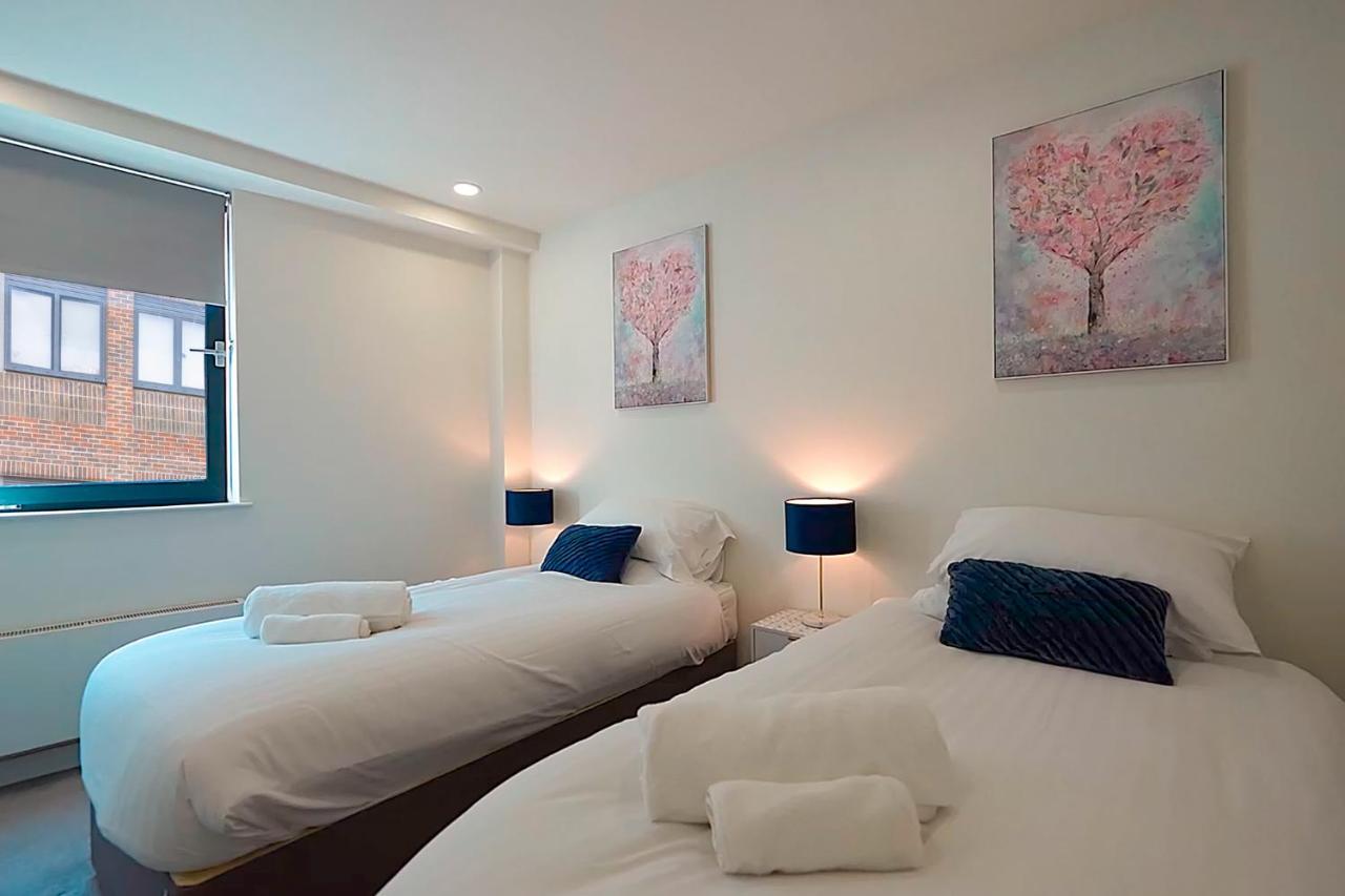 Luxury One Bedroom Serviced Apartment In The Heart Of Bedford Esterno foto